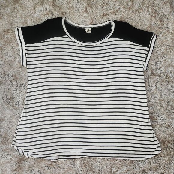 Sew in Love Black and White Striped Shirt Sleeve T-shirt Women's Size Small - Picture 2 of 9